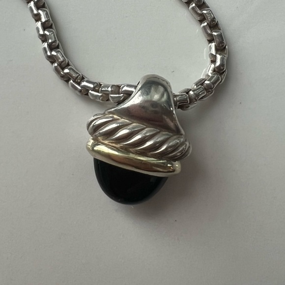 David Yurman 16” Cable necklace with two tone silver/gold and onyx acorn pendant - Picture 5 of 6